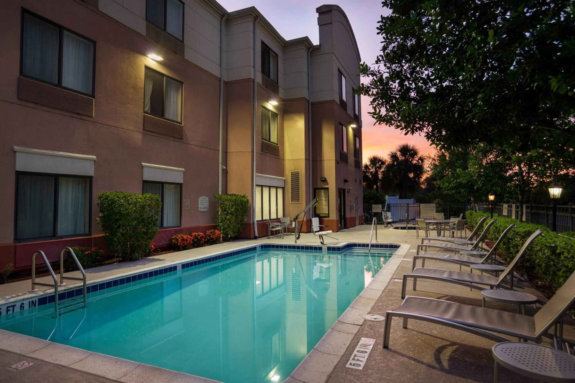 לארגו Springhill Suites St Petersburg Clearwater מראה חיצוני תמונה
